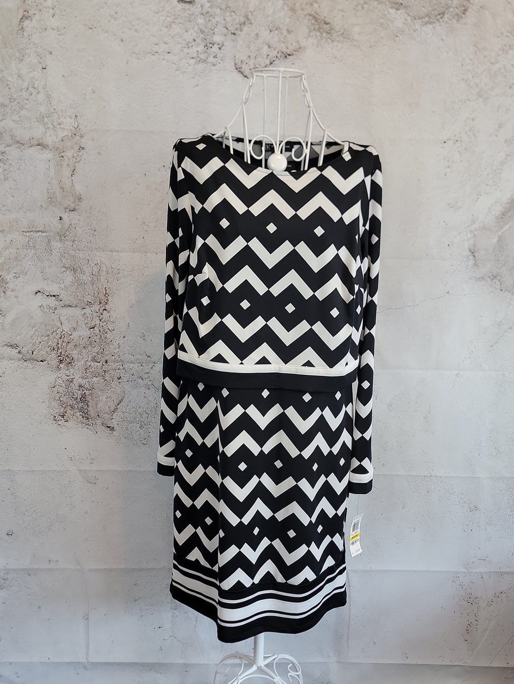 I.N.C Tribal Sunrise Black & White Chevron Long Sleeve Dress Womens Size M  NWT
